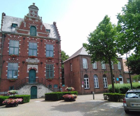 Raadshuis_en_parochiehuis_Meerle (1)