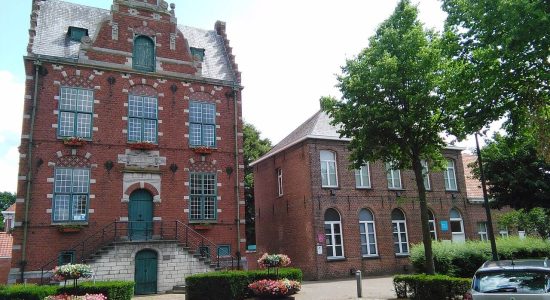 Raadshuis_en_parochiehuis_Meerle (1)